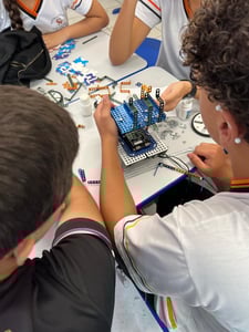 PRÁTICA MEU ROBÔ - EE CAIO NELSON DE SENA - 2025-05-121-jpeg