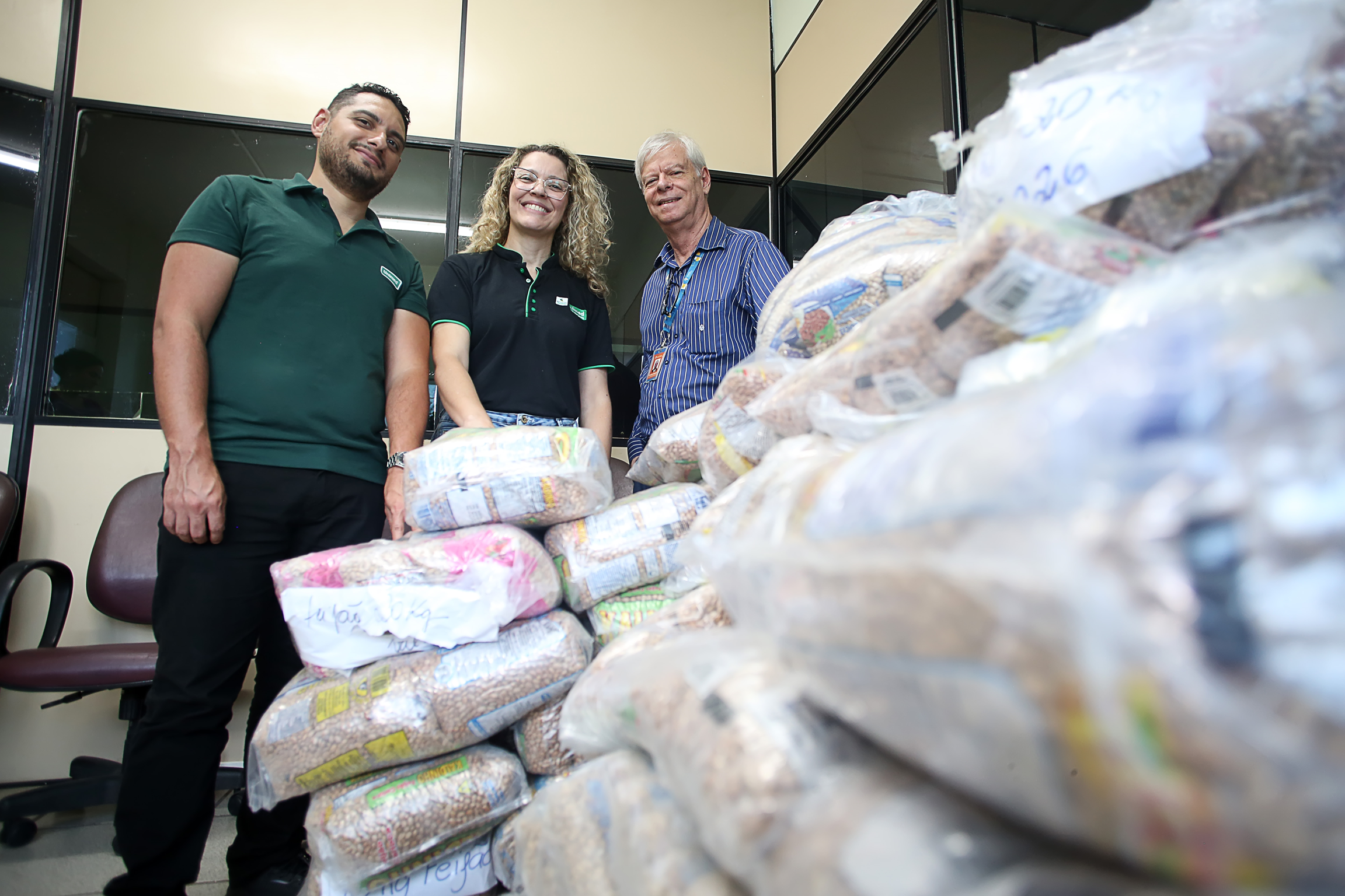 2025_10_27_inst unimed_Entrega Cestas Básicas_H Evangélico Contagem_0039_Foto Élcio Paraíso_Bendita Conteúdo