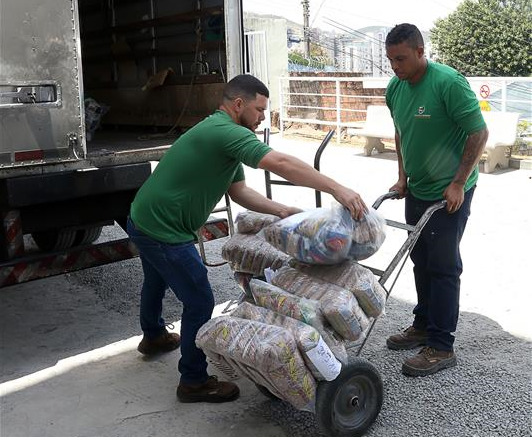 2025_10_27_inst unimed_Entrega Cestas Básicas_H Evangélico_0021_Foto Élcio Paraíso_Bendita Conteúdo